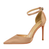 Tacones de discoteca huecos y de boca poco profunda